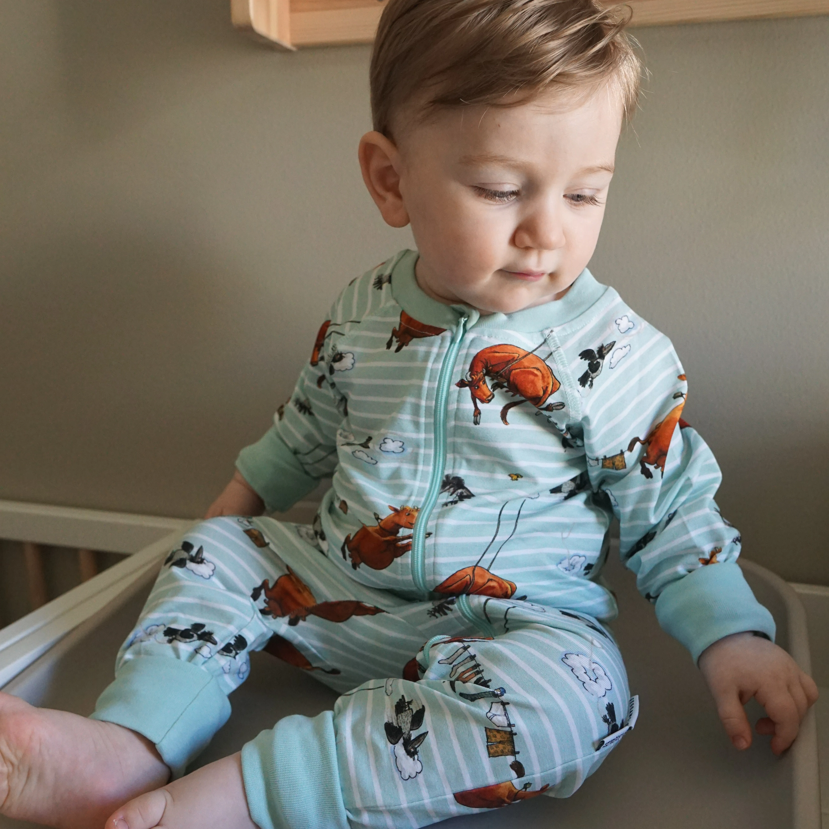 Pyjamas Mamma Mu och Kråkan Mint/Vit